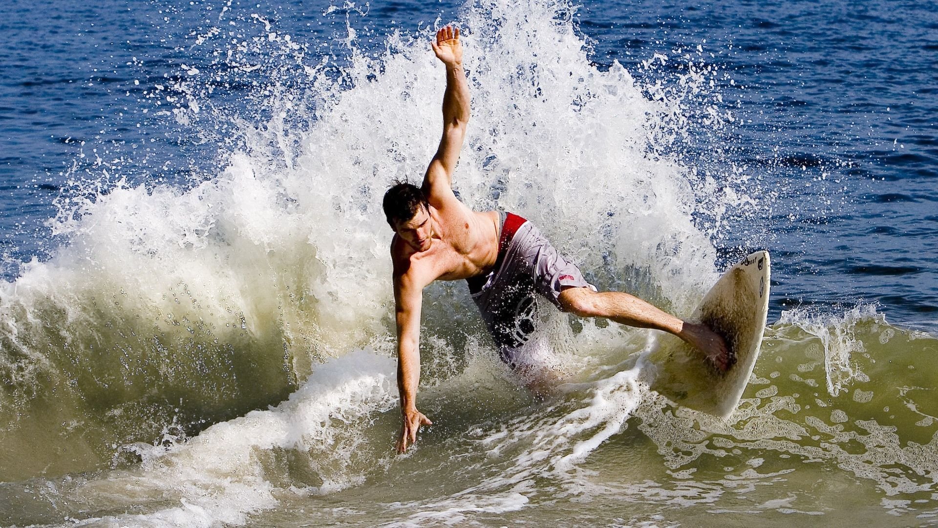 “中国足球产业迎来政策利好,行业未来可期”,中国足球产业产值